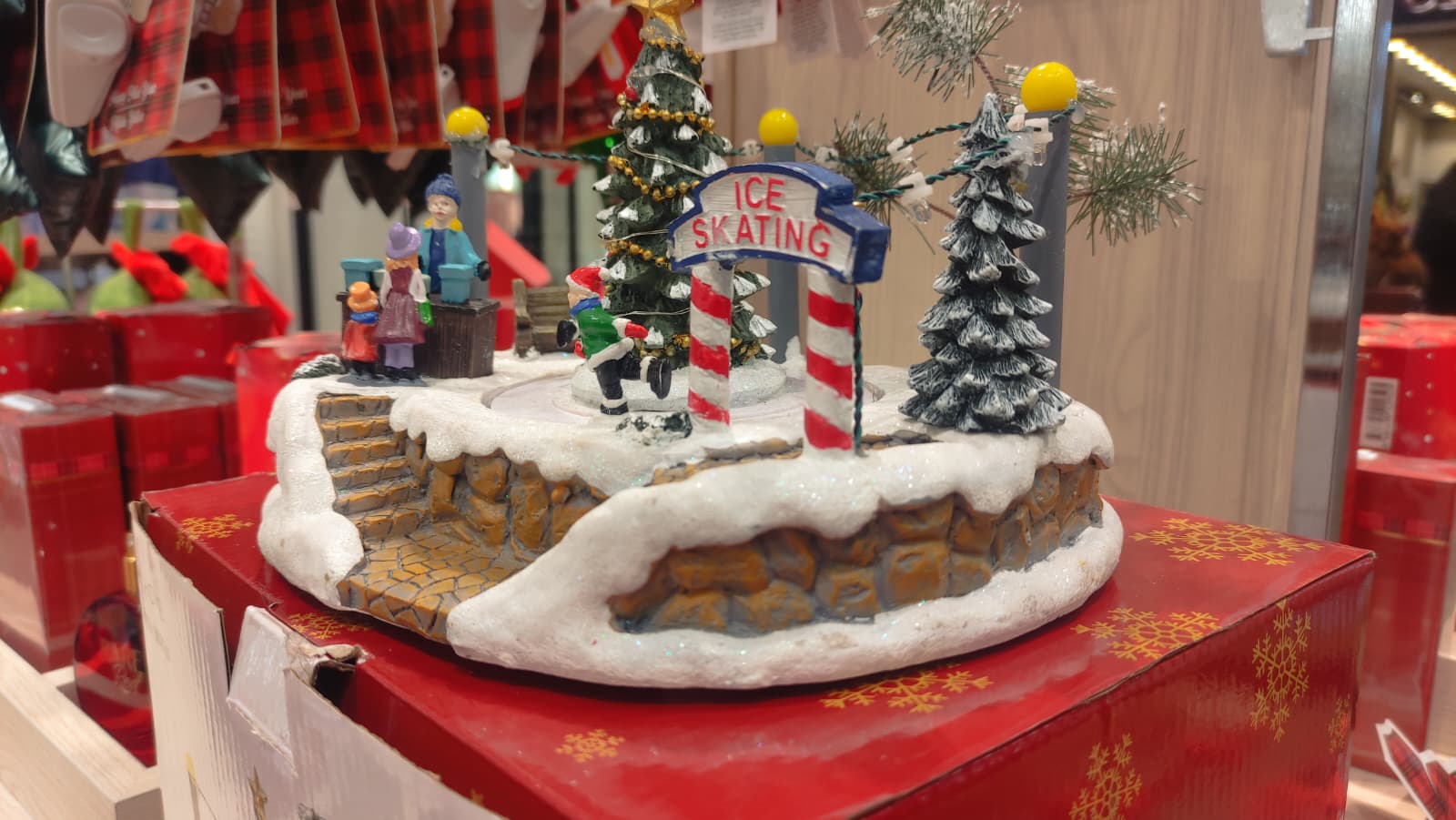 İstanbul'da Yılbaşı Coşkusu Yeni Yıl Konseptli Ürünlere Yoğun Ilgi 1