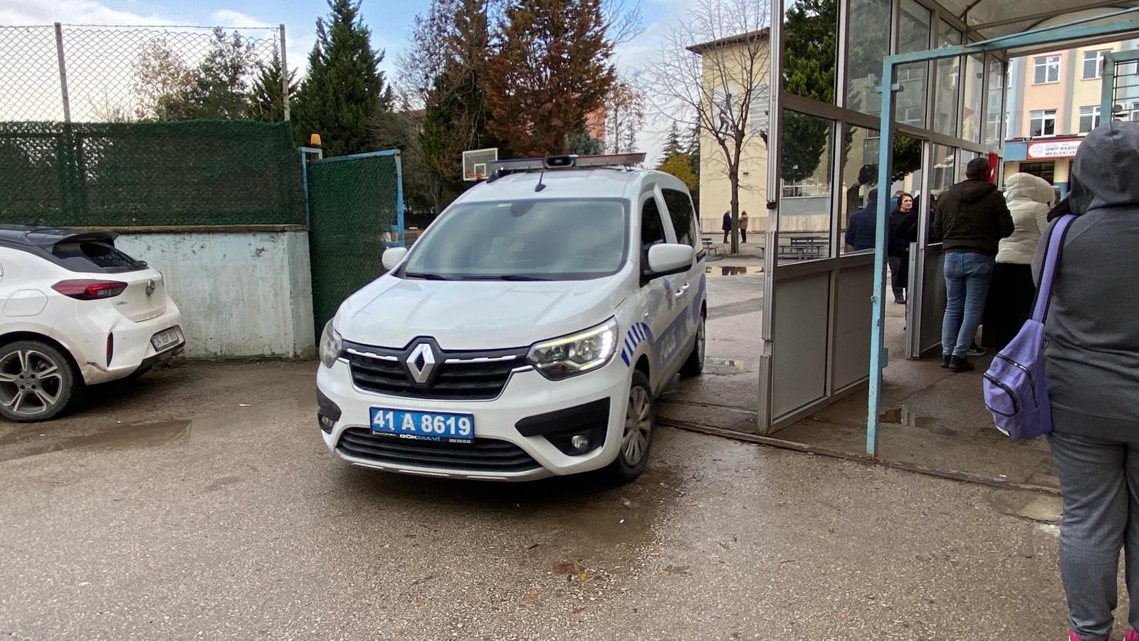 Kocaeli'nde Korkutan Anlar! Bir Baba Okul Bahçesinde, Genci Rehin Aldı1