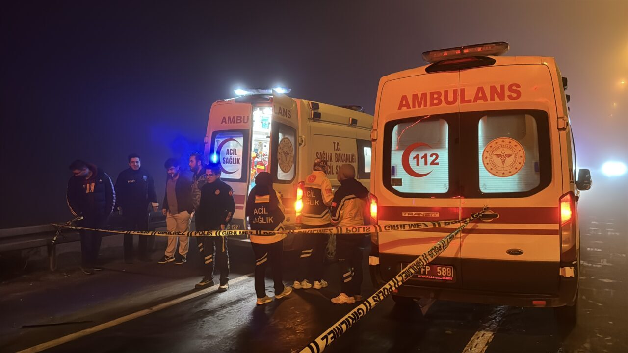 Kütahya'da Tıra Çarpan Otomobildeki 4 Kişi Hayatını Kaybetti2