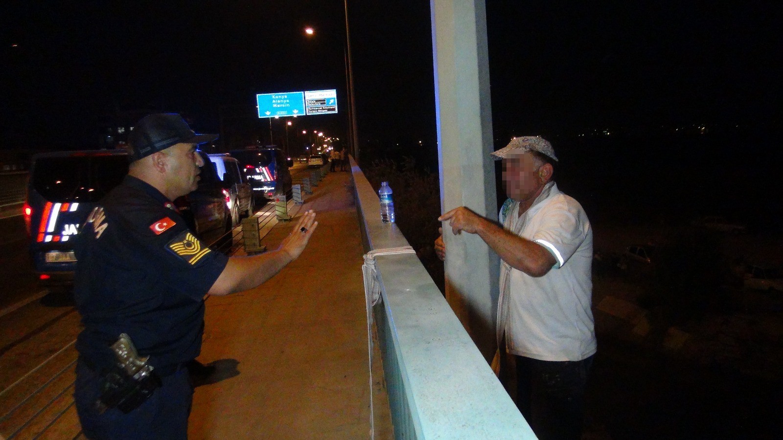 Manavgat’ta Intihar Girişimi! Boynunda Ip, Elinde Bıçakla Köprüye Çıktı2