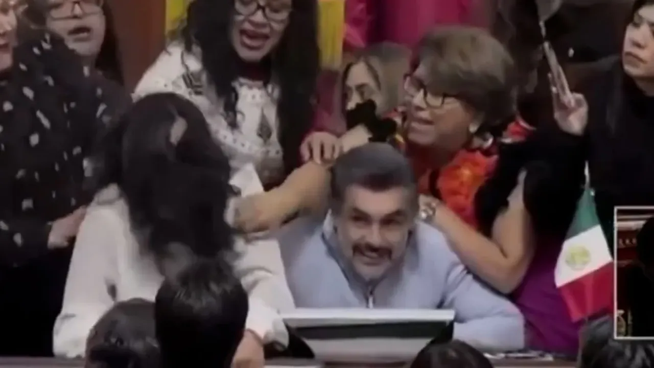 Mecliste Sac Saca Bas Basa Kavga Arbede Ani Kamerada