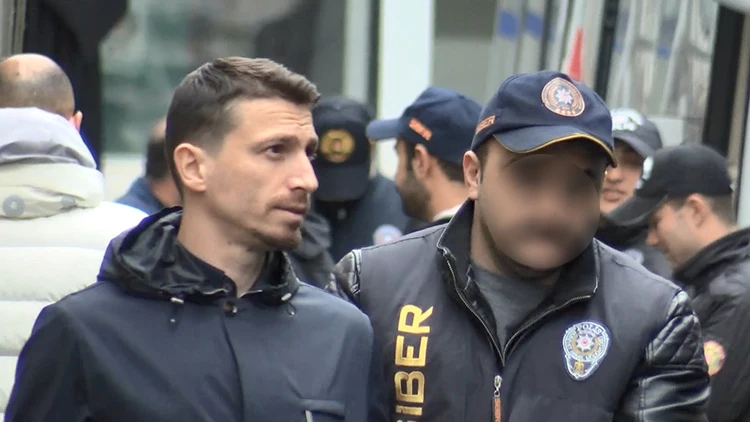 Mert Hakan Yandaş-3