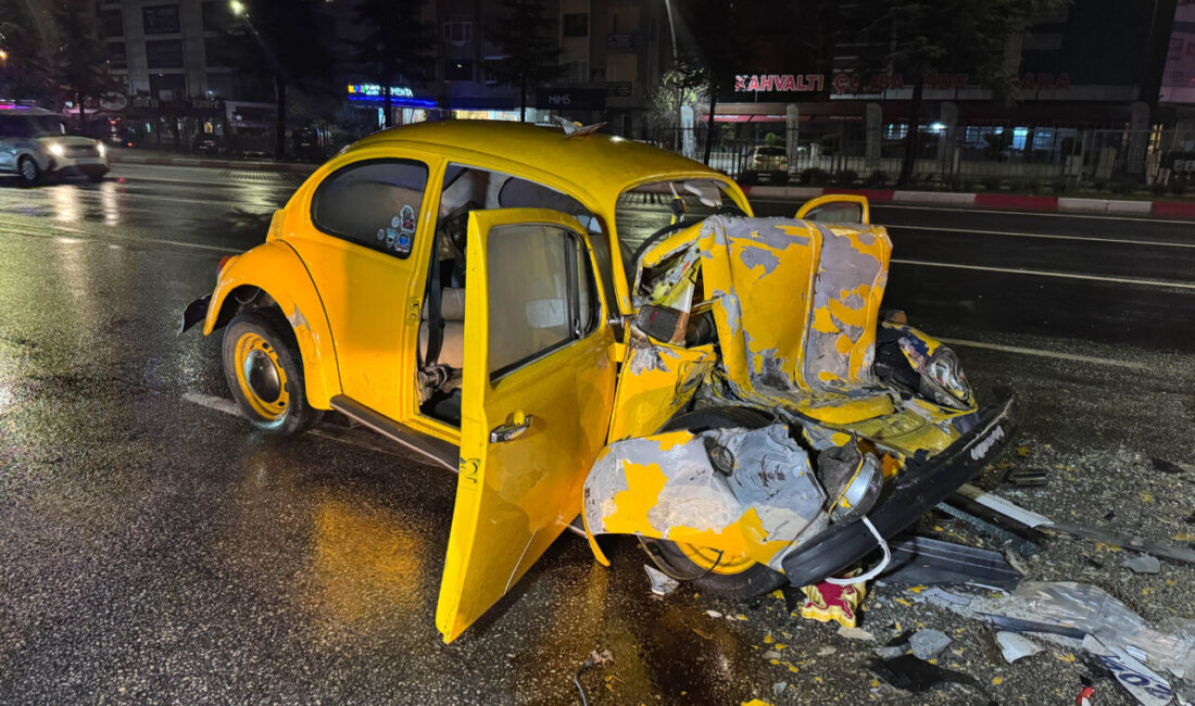 Şarkıcı Kıraç’ın Orkestra Ekibini Taşıyan Otobüs Kazaya Karıştı 3 Yaralı2