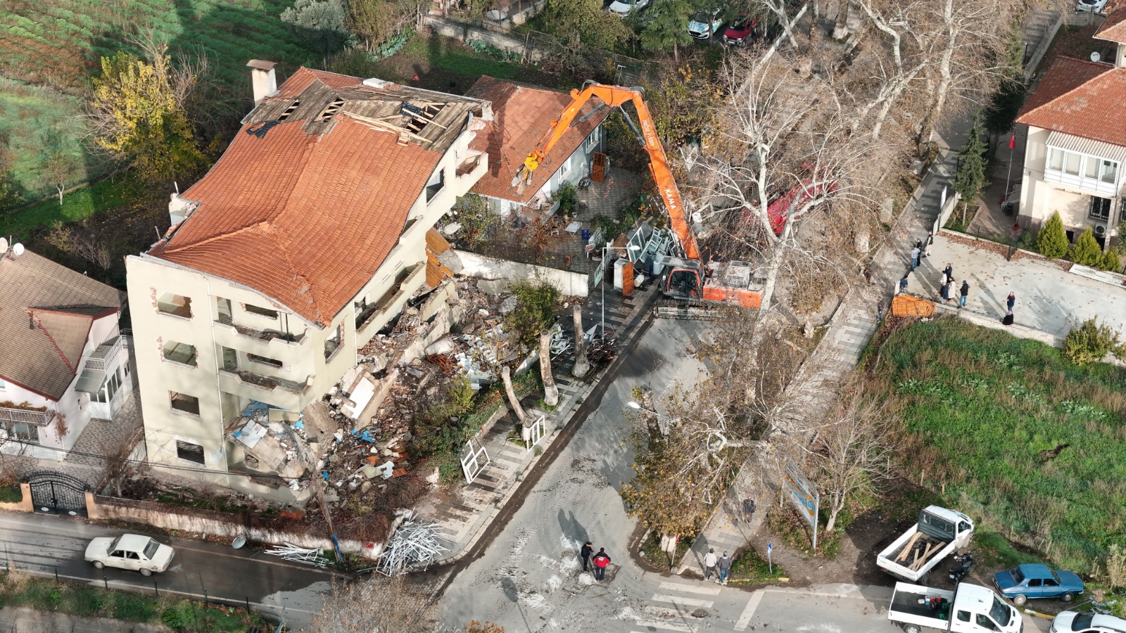 Sındırgı’da Yıkımlar Devam Ediyor! 18 Bina Daha Yıkıldı