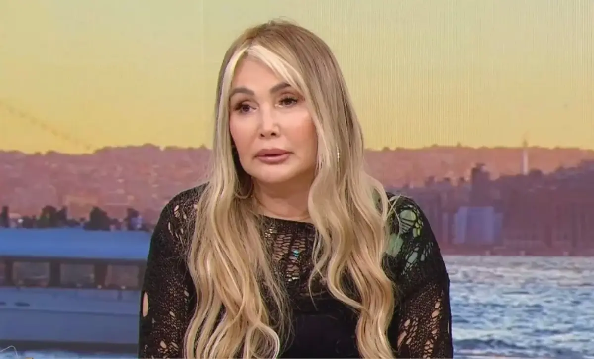 yonca Evcimik Kimdir