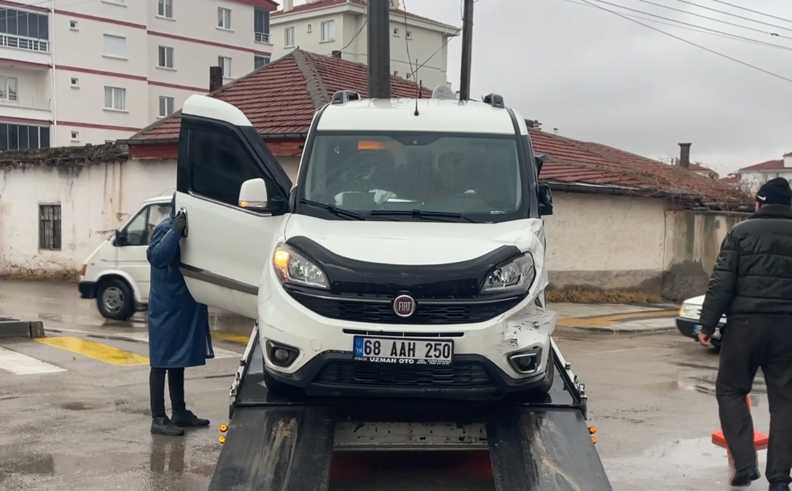 Aksaray’da Korkunç Kaza Ambulans Ile Otomobil Çarpıştı! Çok Sayıda Yaralı Var3