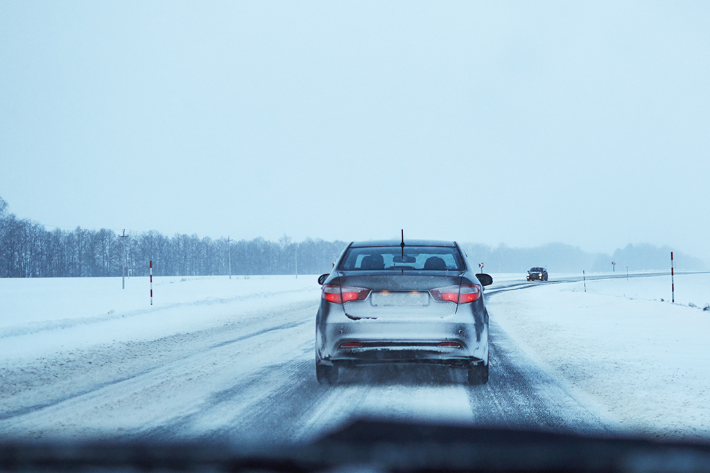 Arac Kullanirken Karli Ve Buzlu Yollarda Alinmasi Gereken Onlemler