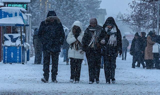 KAR YAĞIŞI BİRÇOK İLDE ETKİSİNİ ARTIRIYOR

Doğu Anadolu’nun güneydoğusu başta olmak üzere Trabzon, Rize, Siirt çevreleri, Giresun’un doğusu, Artvin’in kıyı kesimleri ve Ağrı’nın güneyinde yoğun kar yağışı bekleniyor. Bazı bölgelerde karla karışık yağmur da görülecek.