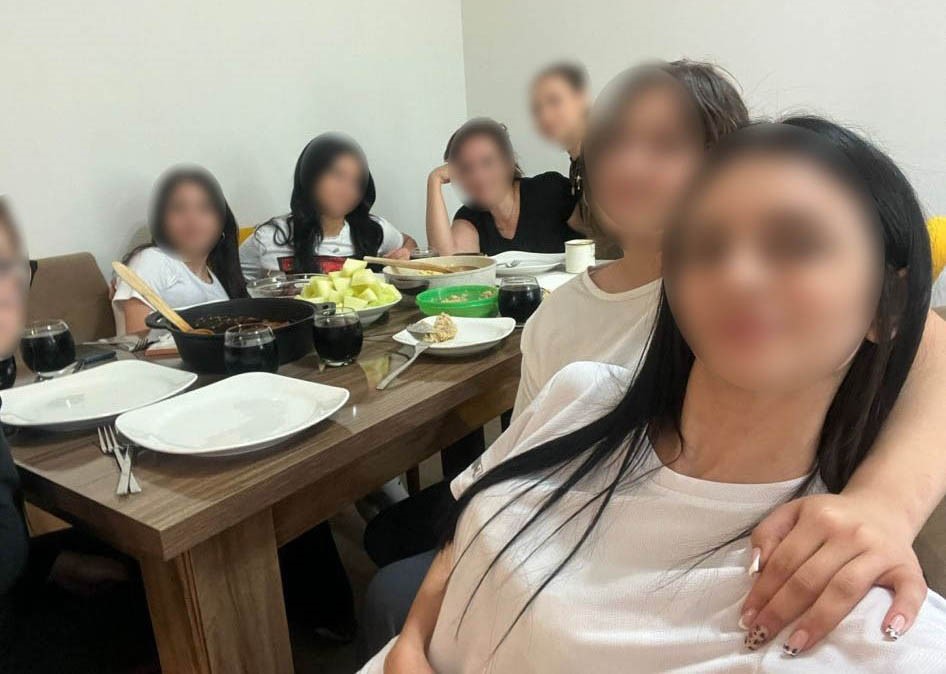 Bu Nasıl Öğretmenlik Ders Saatinde Öğrencileri Evine Götürüp Temizlik Yaptırmış2