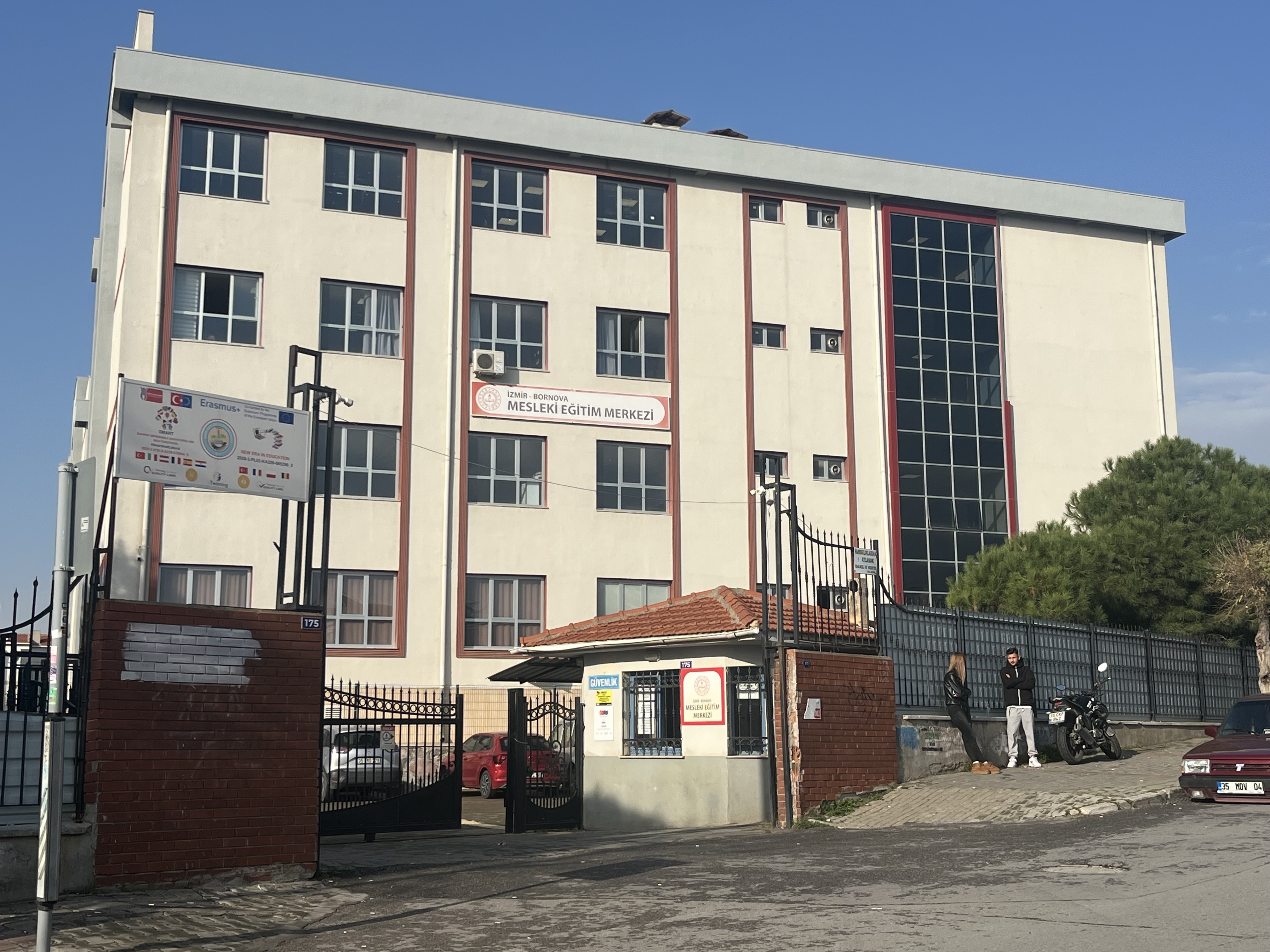 Bu Nasıl Öğretmenlik Ders Saatinde Öğrencileri Evine Götürüp Temizlik Yaptırmış3