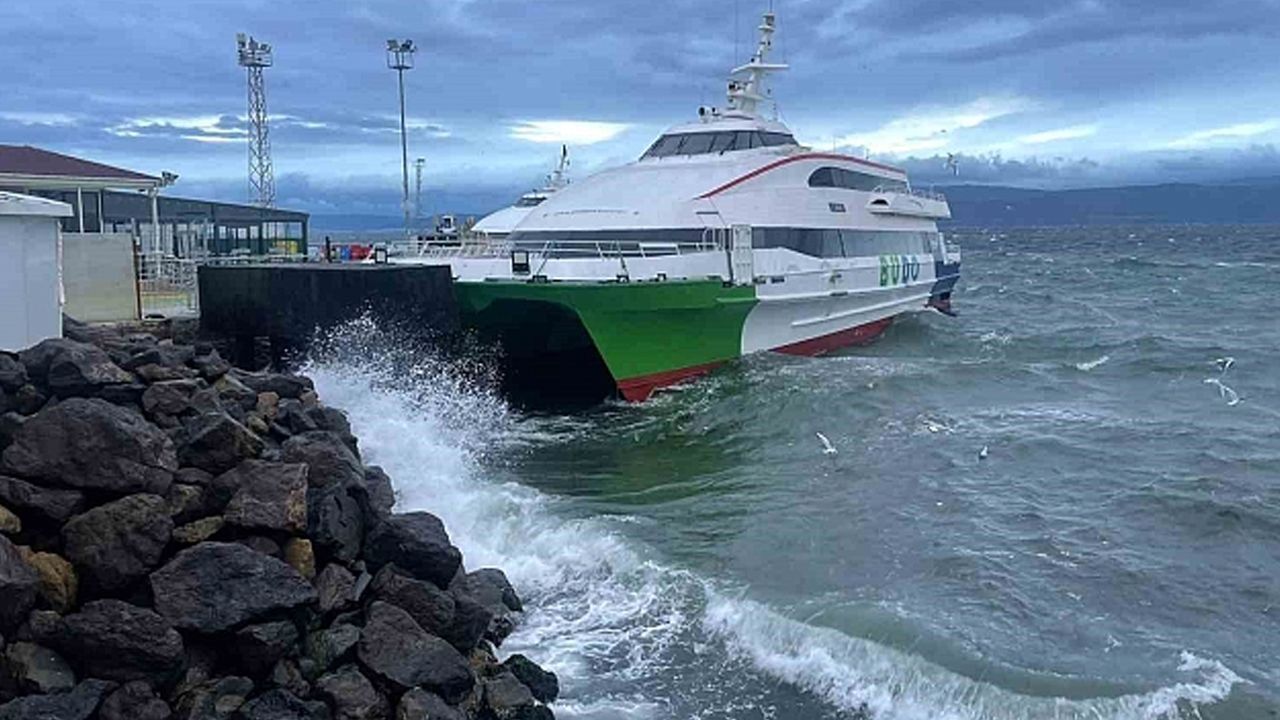 Fırtına Marmara’yı Kilitledi İdo Ve Budo Seferleri Peş Peşe Iptal Edildi3