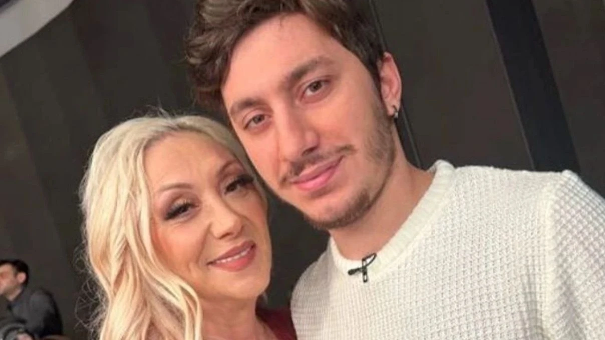 Gullu Kizi Tugyan Damadi Kervan Ve Oglu Tugberk Ile Ayni Karede Kahreden Detaylar