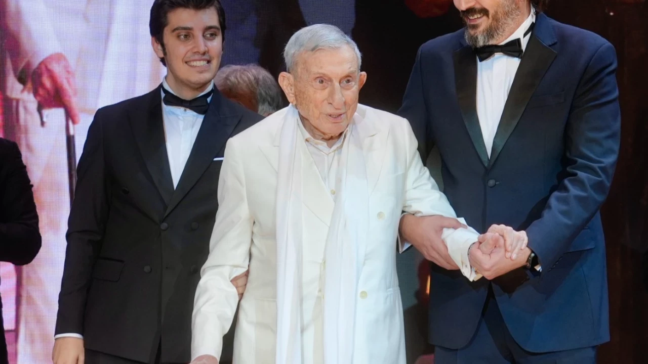 Haldun Dormen 70Inci Sanat Yilini Sahnede Kutladi Snxe