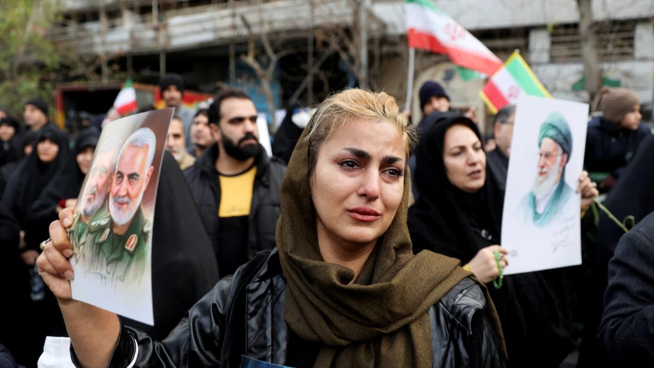 Iranda Gosterilerde Olen Guvenlik Gorevlileri Icin Toren 8Foe