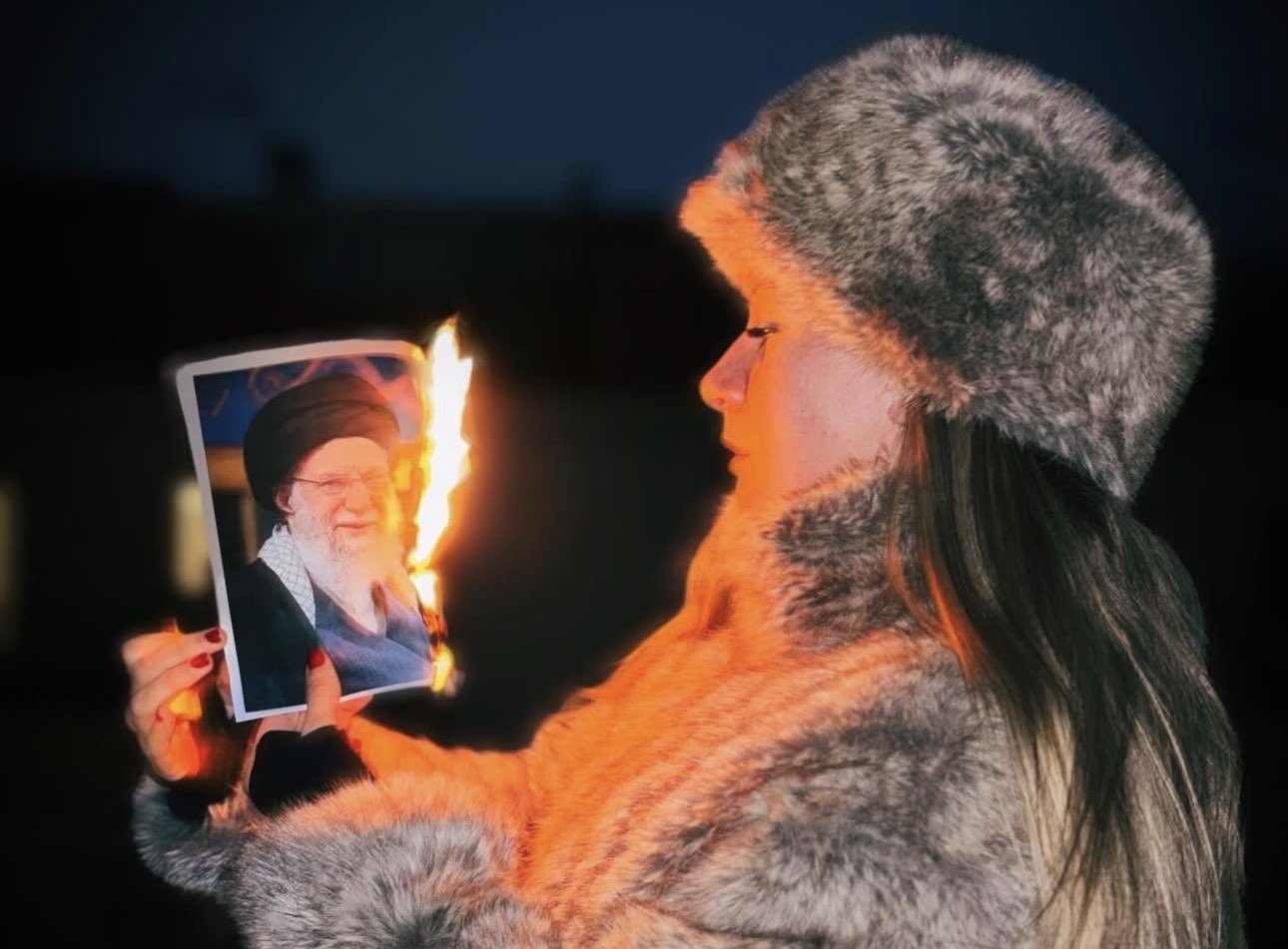 İran'da Kadınların Sigaralı Protestosu Akıma Dönüştü 2