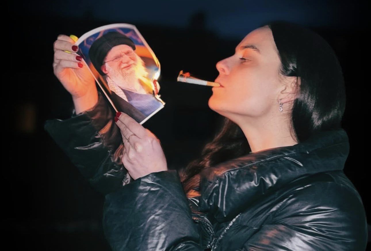 İran'da Kadınların Sigaralı Protestosu Akıma Dönüştü 3