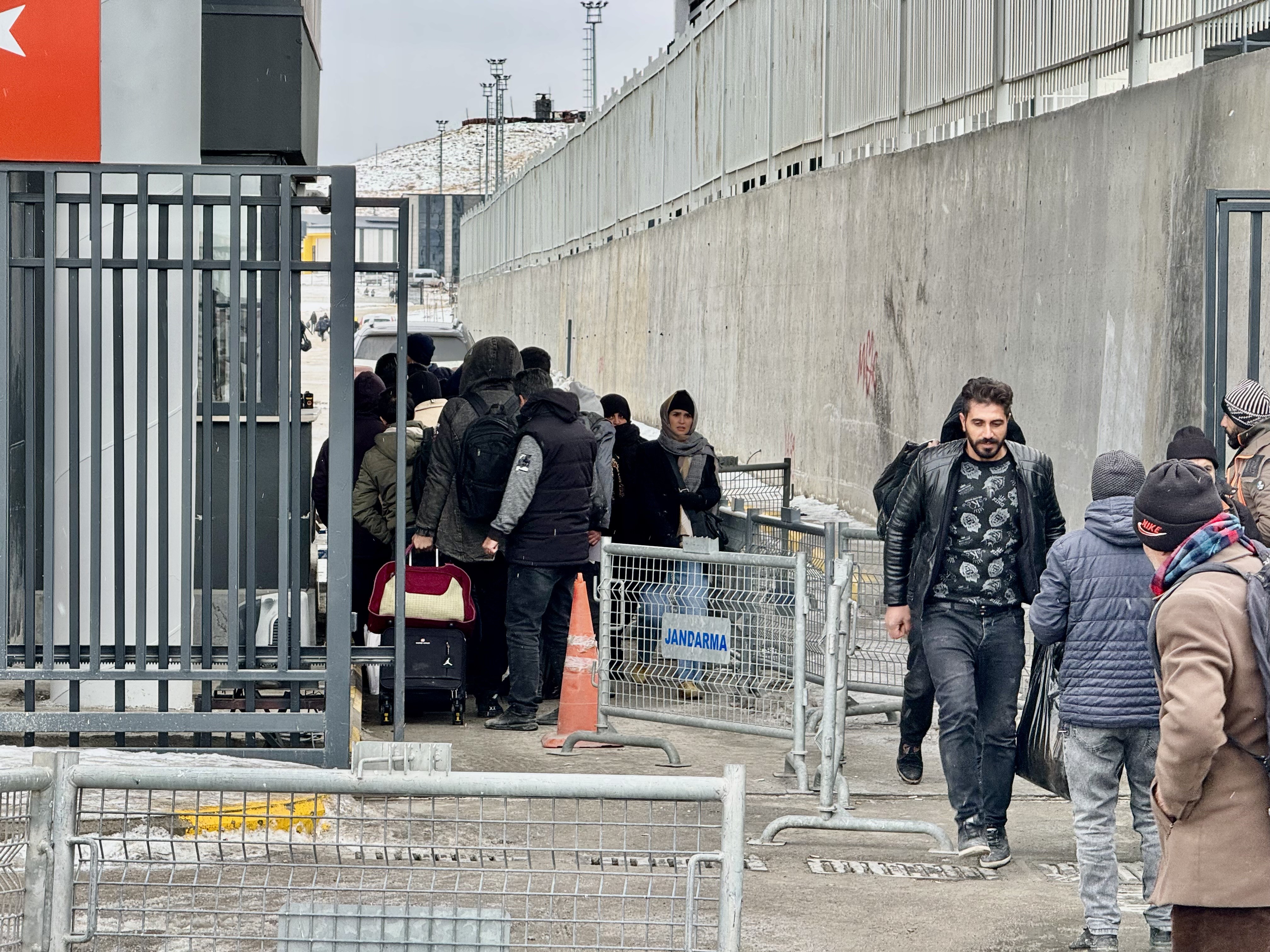 İranlı Vatandaşlar ‘Sorunumuz Savaş Değil Ekonomi’