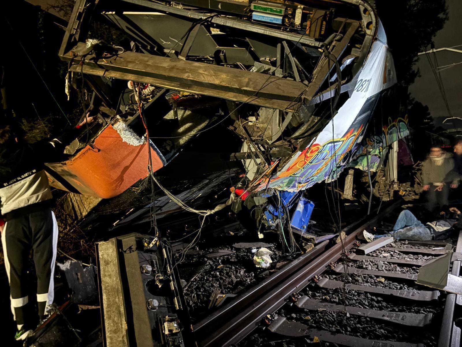 İspanya’da Peş Peşe Tren Kazaları! 1 Ölü, Çok Sayıda Yaralı2