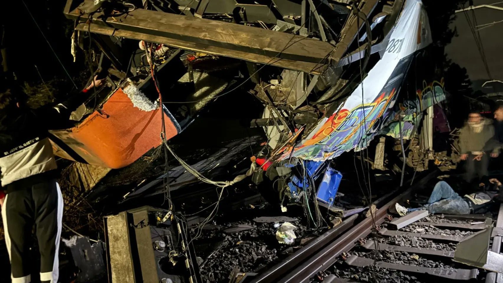 İspanya’da Peş Peşe Tren Kazaları! 1 Ölü, Çok Sayıda Yaralı3