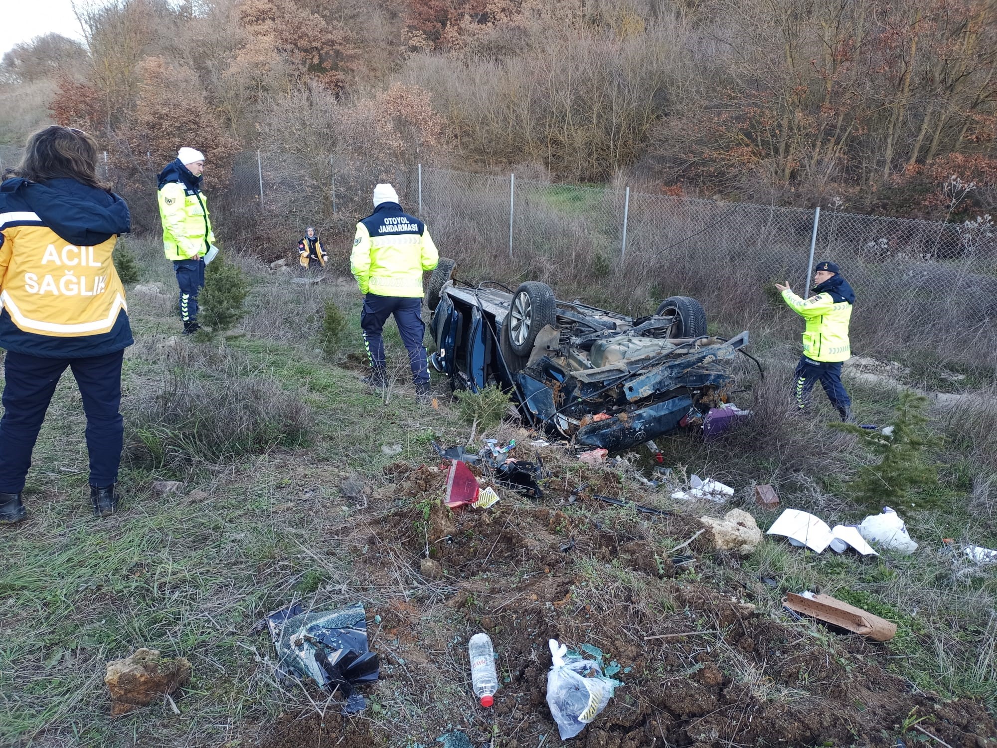 İzmir İstanbul Otoyolu Can Aldı Araç Paramparça, 1 Ölü 2 Yaralı1