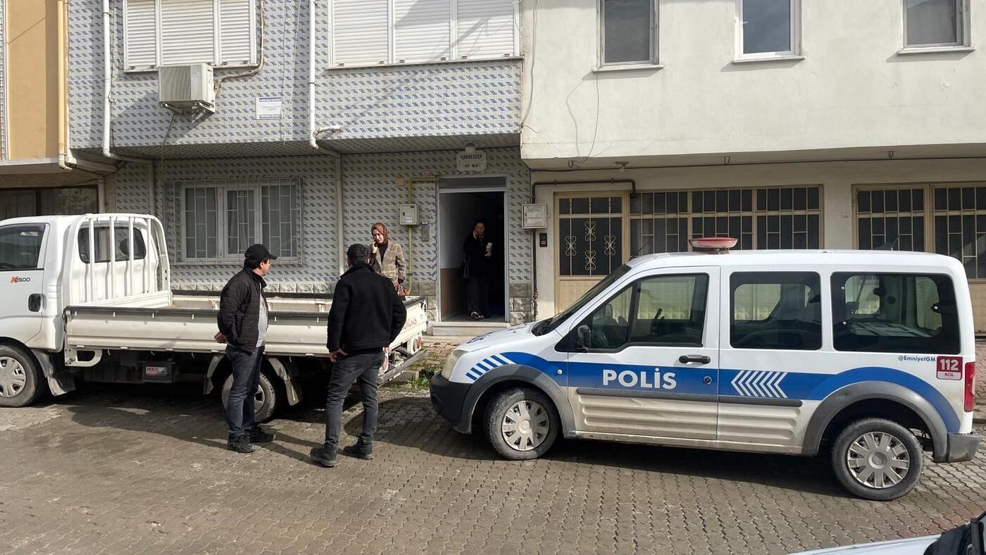 Her gün eşinin mezarını ziyaret eden yaşlı adam evinde ölü bulundu