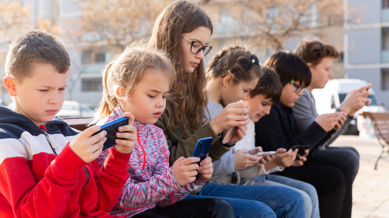 Sosyal Medya Cocuk 3