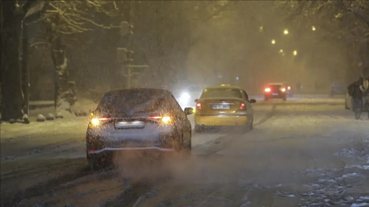 Sziz Ankarada Yollar Kayganlasti Kazalar Pes Pese Geldi