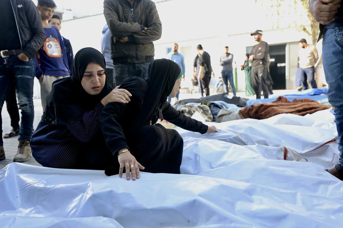 Women Palestinian Mourn Killed Israel Strikes Gaza Mee