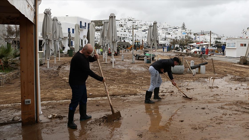Yunanistan’da Hayat Durdu! Felaket 2 Can Aldı1