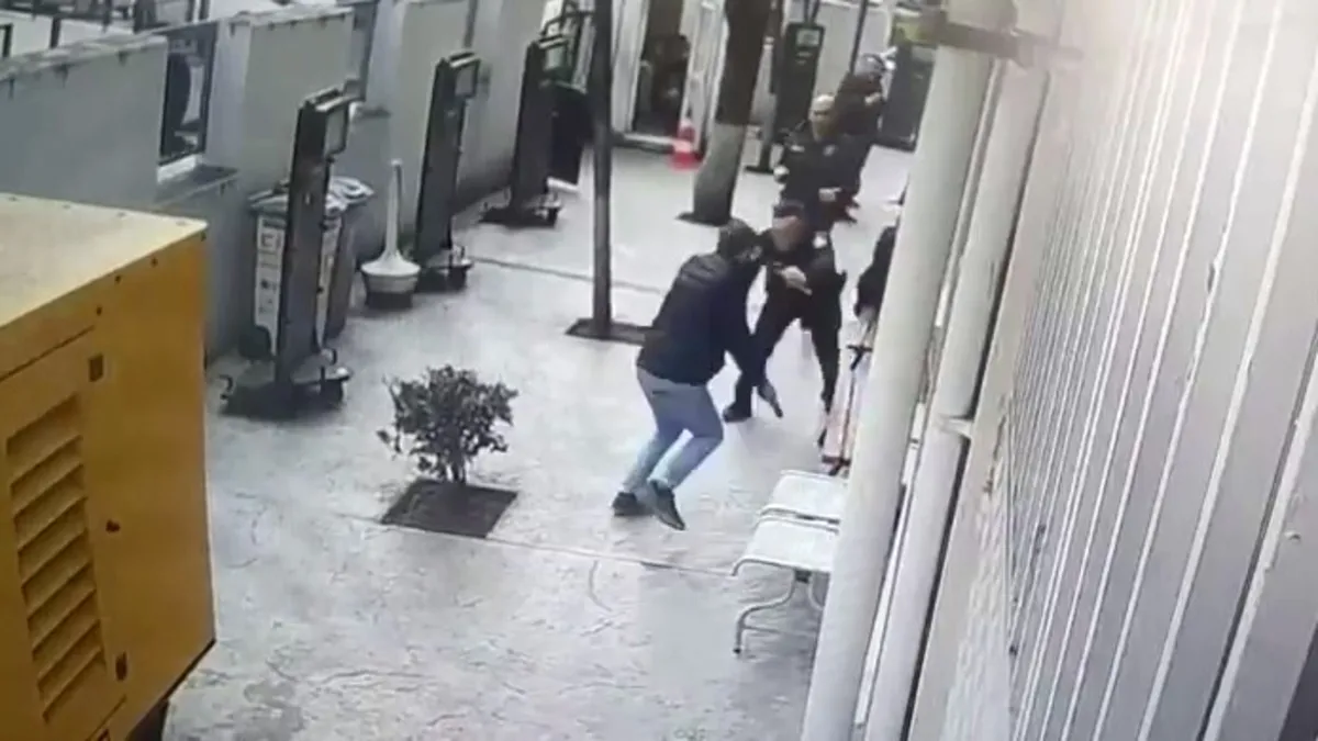 1200X675 Polisin Silahiyla Canina Kiydi Karakolda Dehset Dolu Anlar 1771422312892