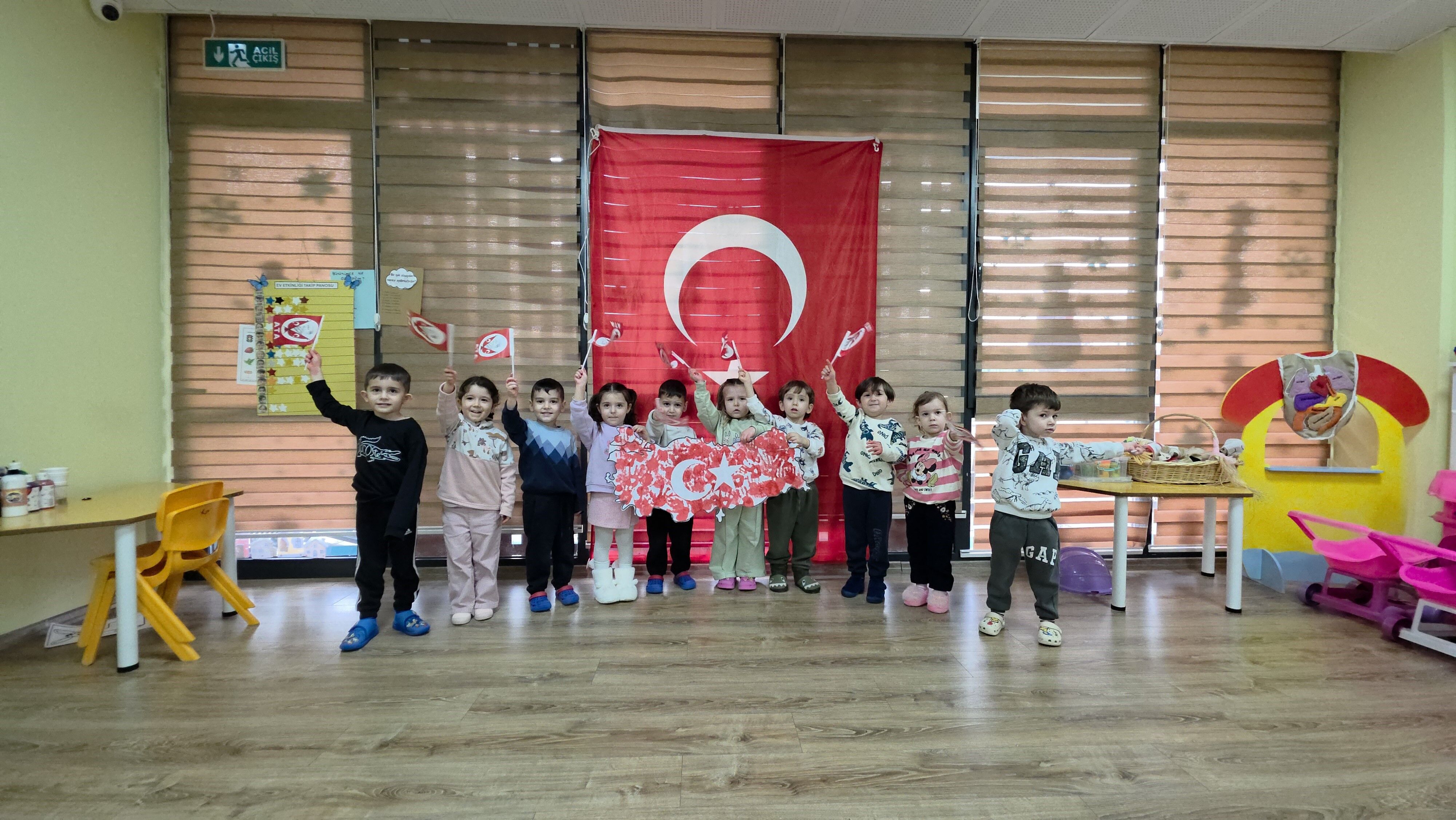 Düzce’de miniklerden bayrak sevgisine renkli başlangıç