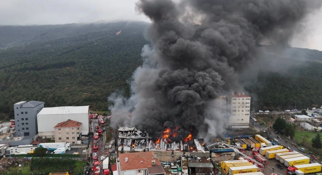 Atasehir Deki Fabrika Yangini Havadan Goruntulendi 50164