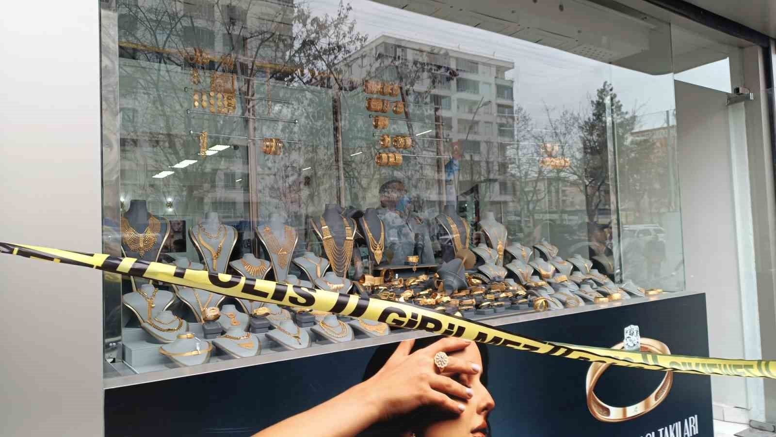 Batman’da Kuru Sıkı Tabancayla Kuyumcu Soygunu