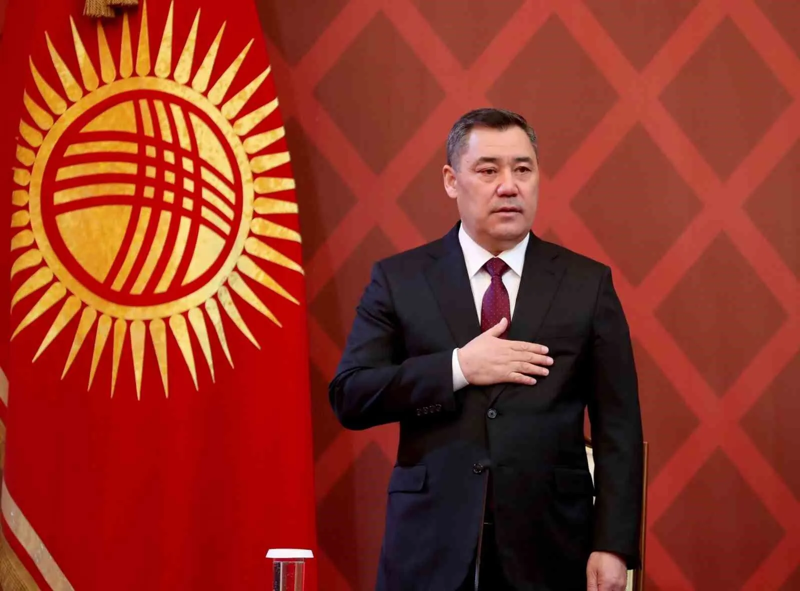Kirgizistan Cumhurbaskani Caparov Tasiyevi Ulkemizin Ve Halkimizin Birligi Icin Gorevden Aldim.jpg
