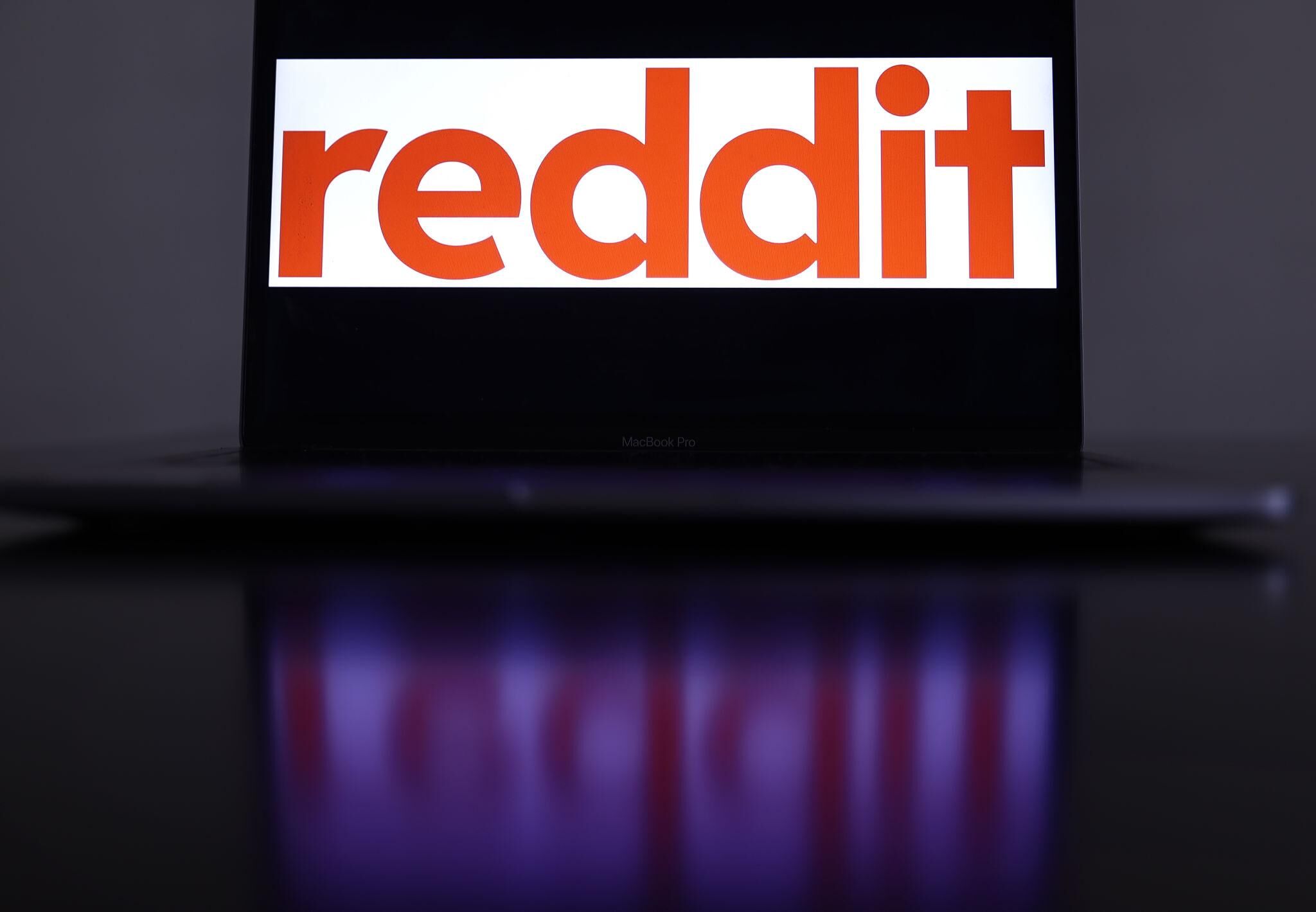 R E D D İ T