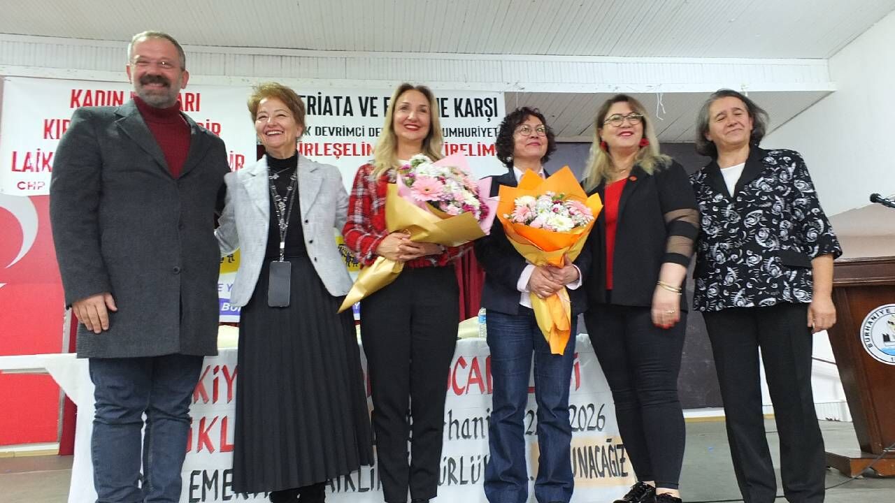 Turkiye De Kadin Mucadelesi Ve Laiklik Paneli Nde Konusan Nazliaka Bu Ulkede Kadinlarin Hayati Pamuk Ipligine Bagli