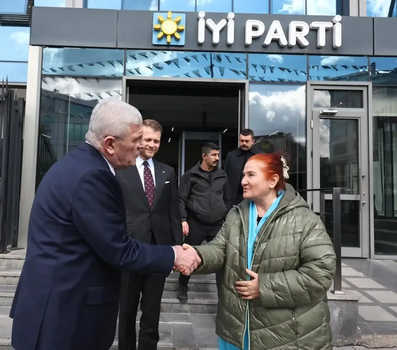 Unlu Sanatci Sabahat Akkiraz Iyi Partiye Mi Geciyor Akkiraz Dan Carpici Yanit 1