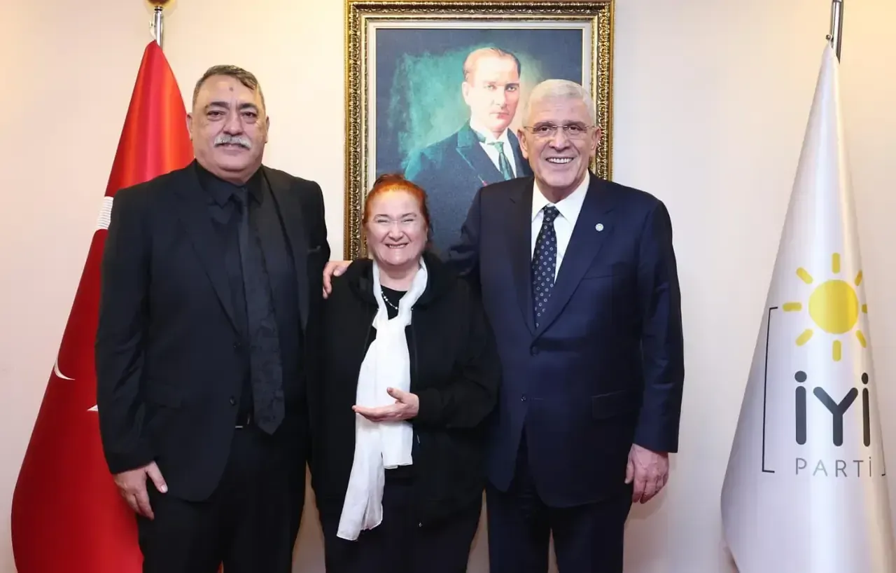 Unlu Sanatci Sabahat Akkiraz Iyi Partiye Mi Geciyor Akkiraz Dan Carpici Yanit 3