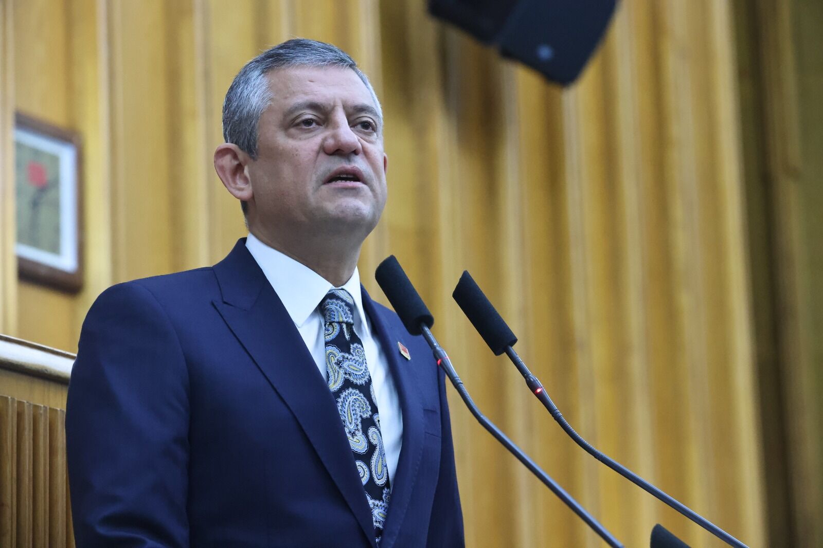 Özgür Özel4