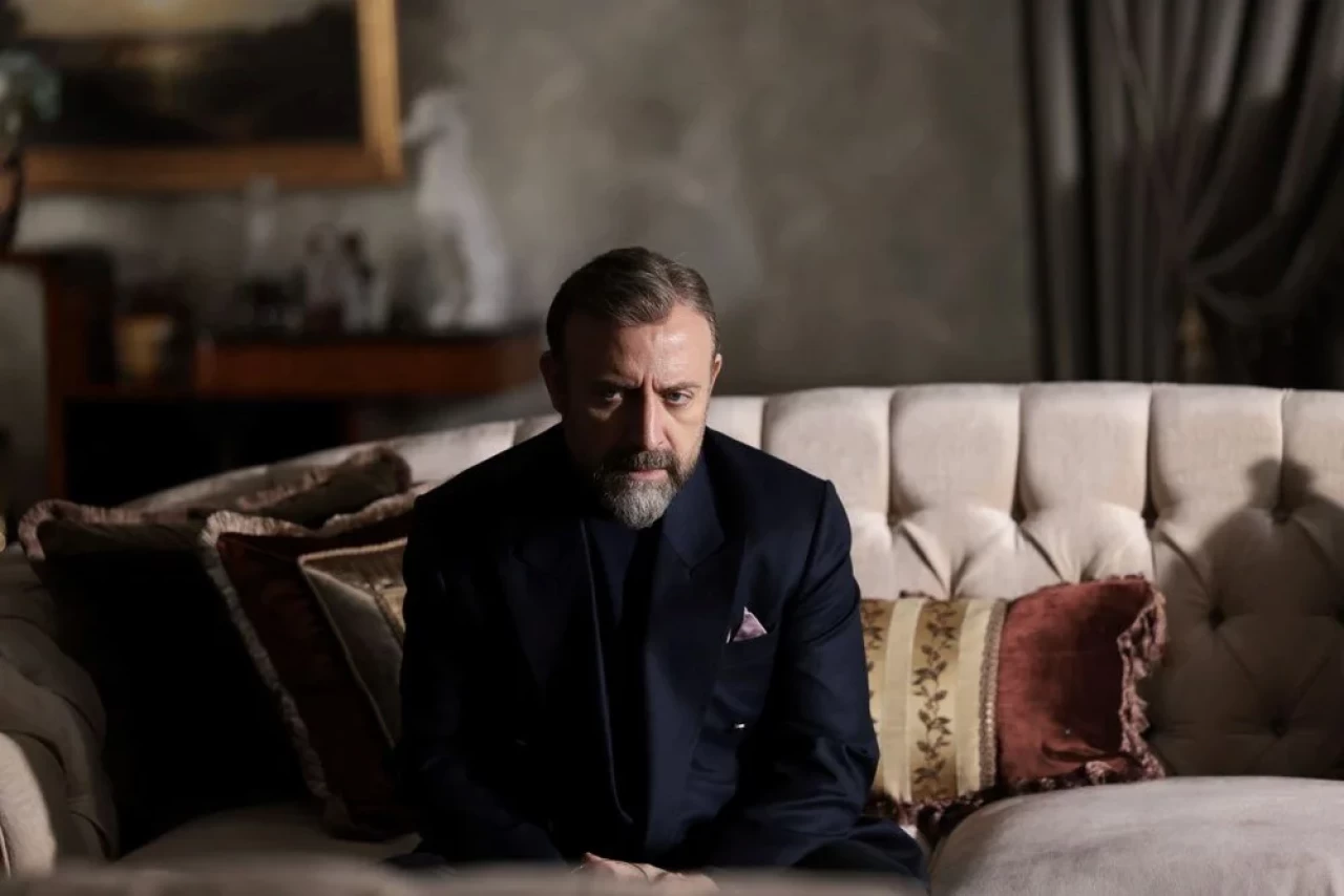 6993 Kral Kaybersenin Kenan Baranin Kirmizi Cizgileri