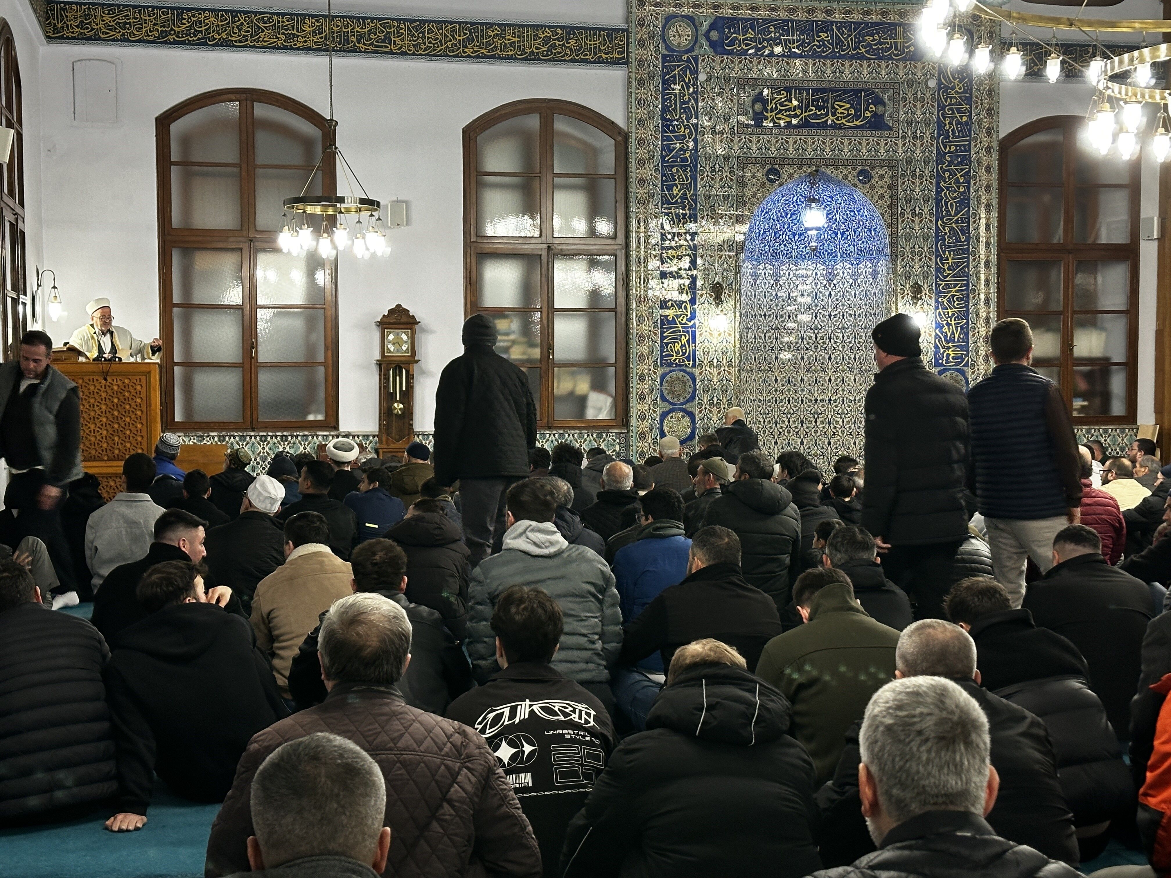 Sakarya’da Kadir Gecesi camiler doldu taştı