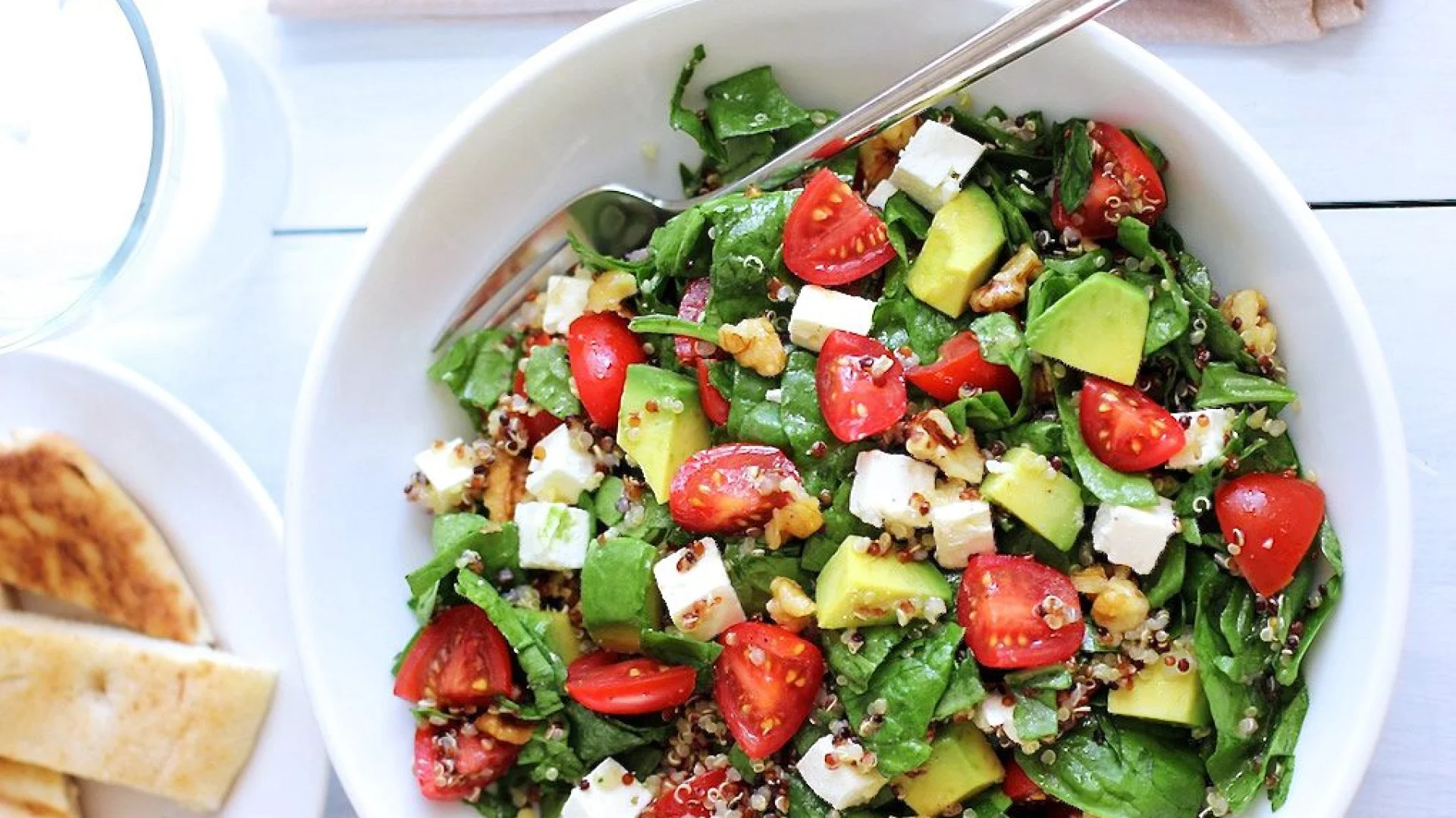Avokado Salatasi Tarifi E1574609448915-1