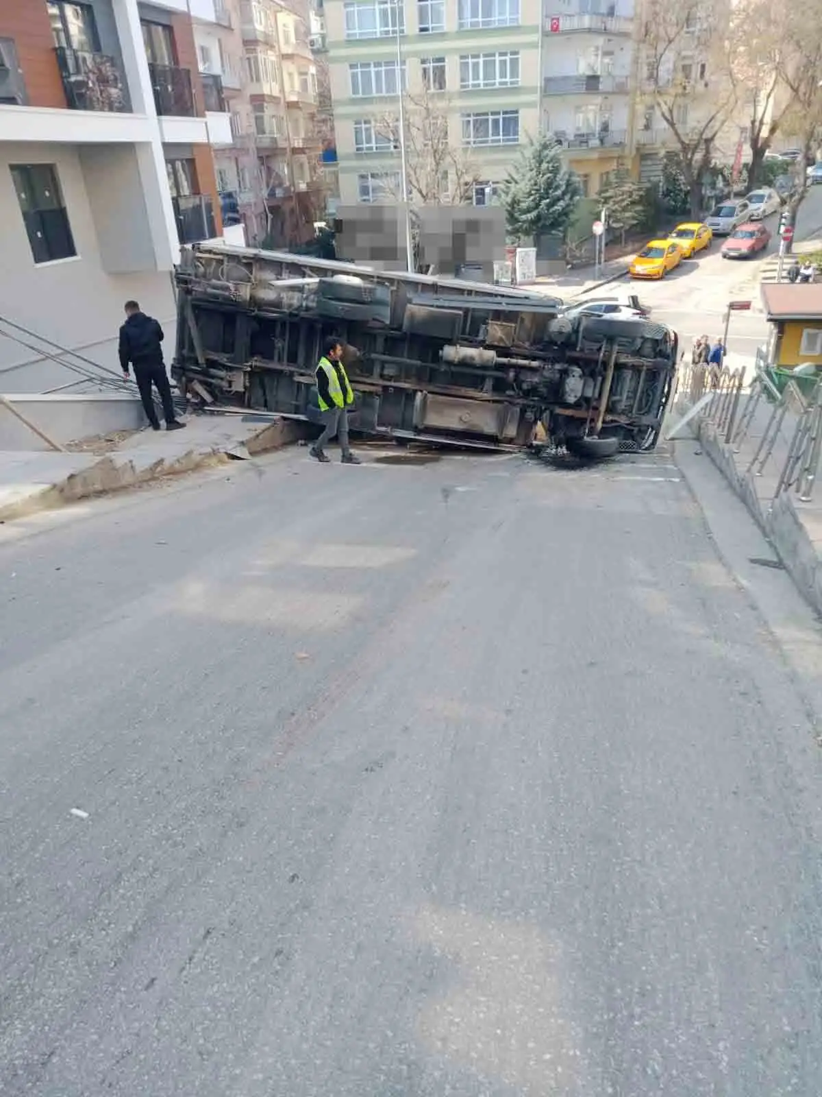 Cankaya Kamyonet Devrildi 16032026 Iha 1 Loqsser2