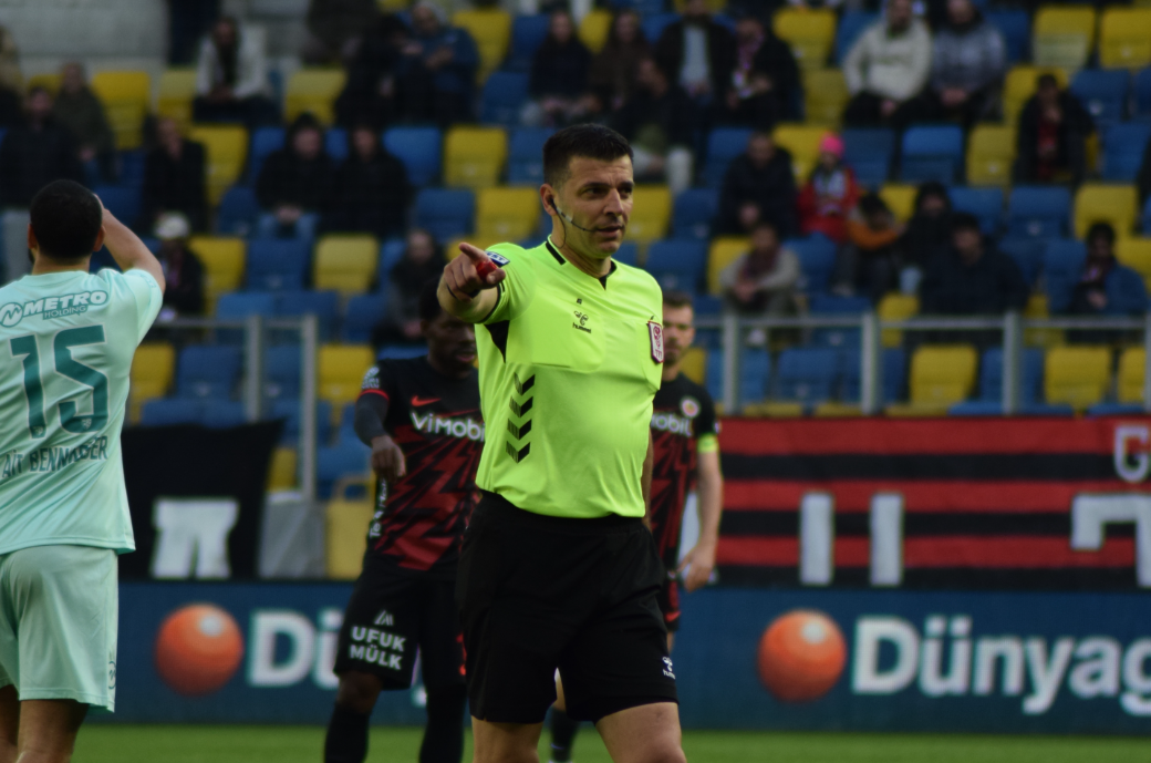 Hakem Ümit Öztürk