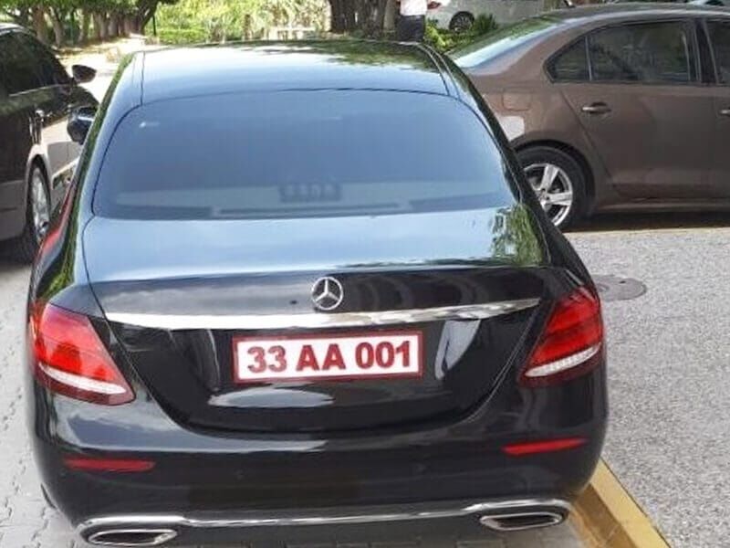 Kirmizi Beyaz Plaka