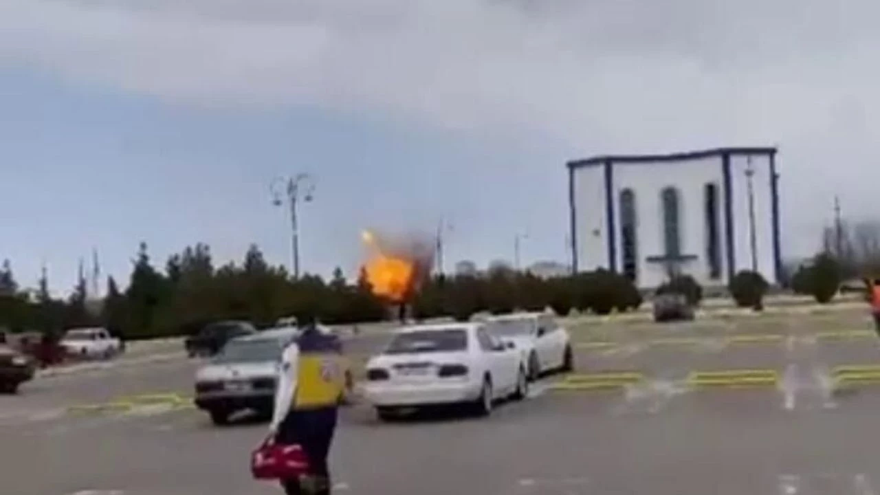 Reuters Irandan Ateslenen Fuze Nahcivan Havalimani Yakinina Dustu Sgzj.jpg