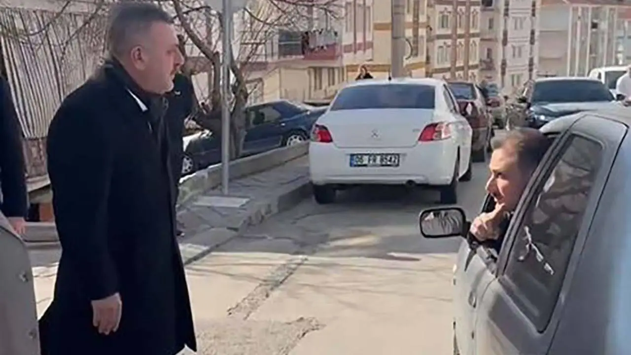 Sincanda Vatandasla Baskan Arasinda Asfalt Sohbeti 23032026 Dha 1 83Z3Oefc