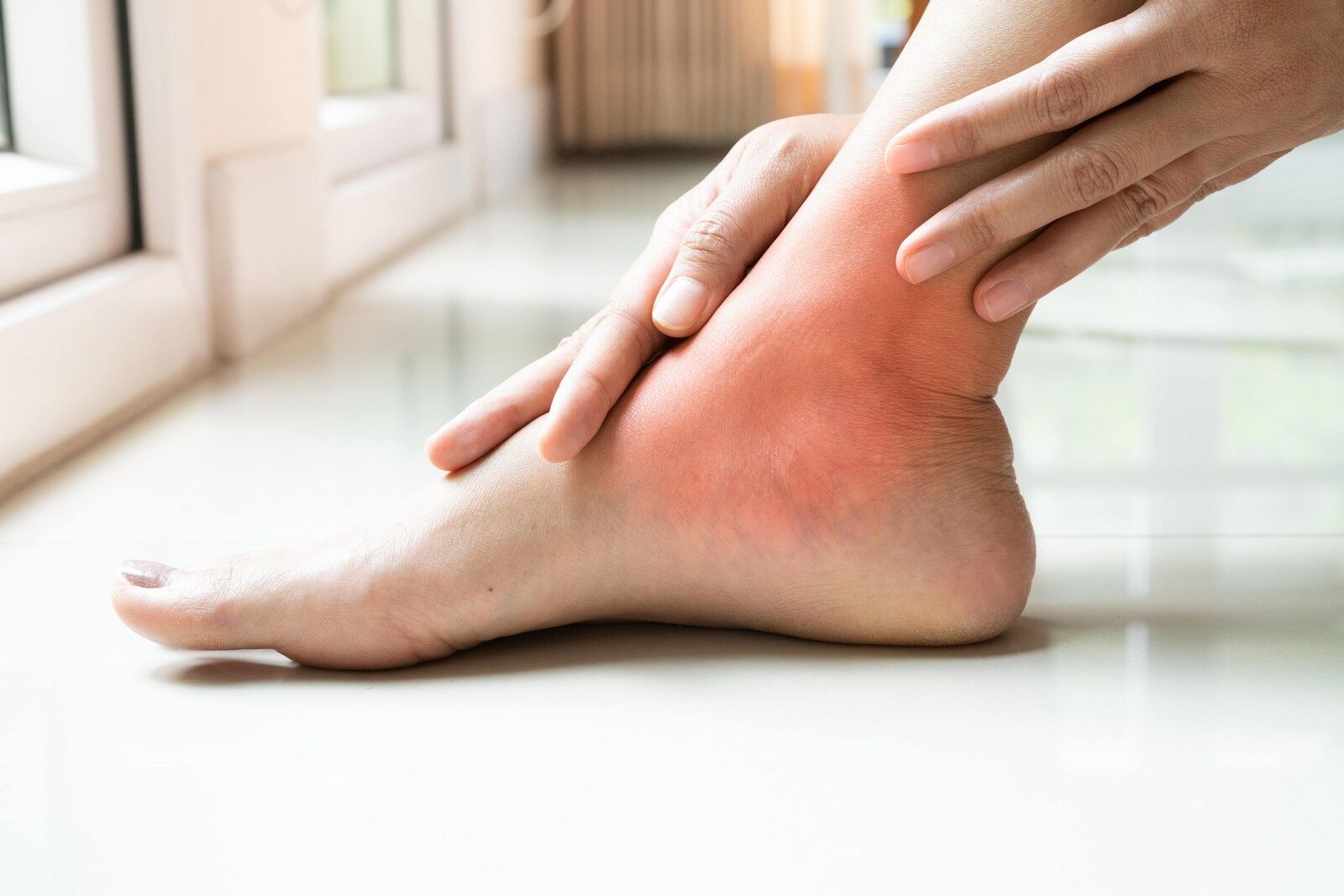 Women Leg Ankle Injury Painful Women Touch Pain Ankle Leg 1 Min 1663439730