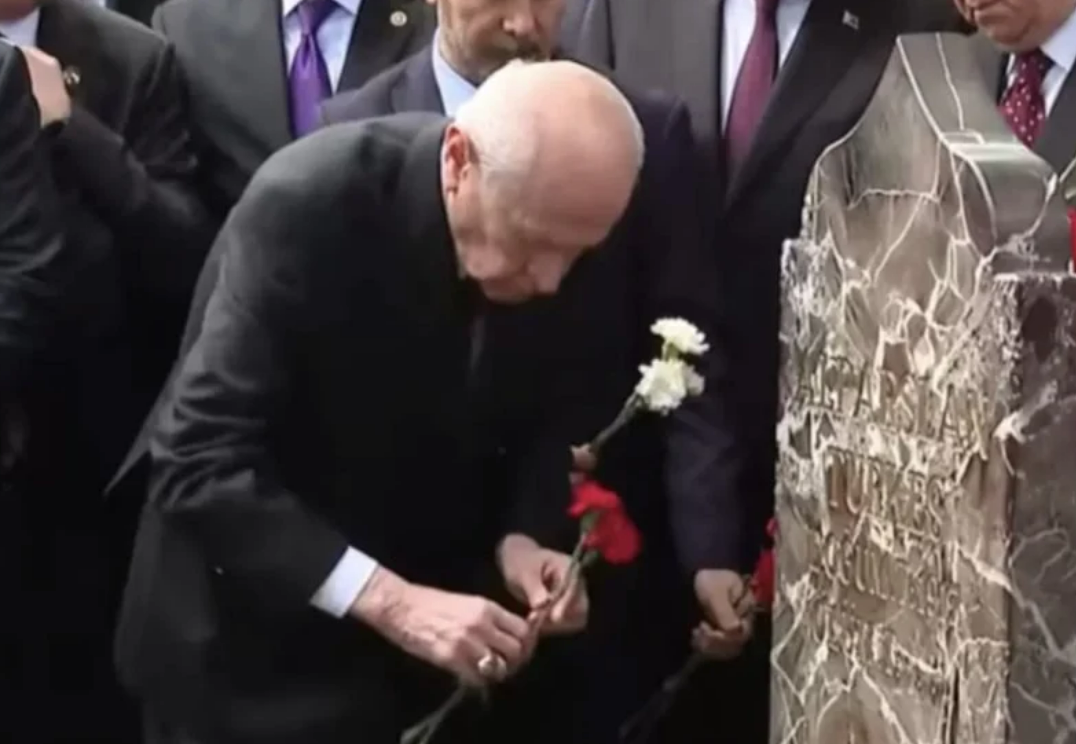 Alparslan Türkeş (1)
