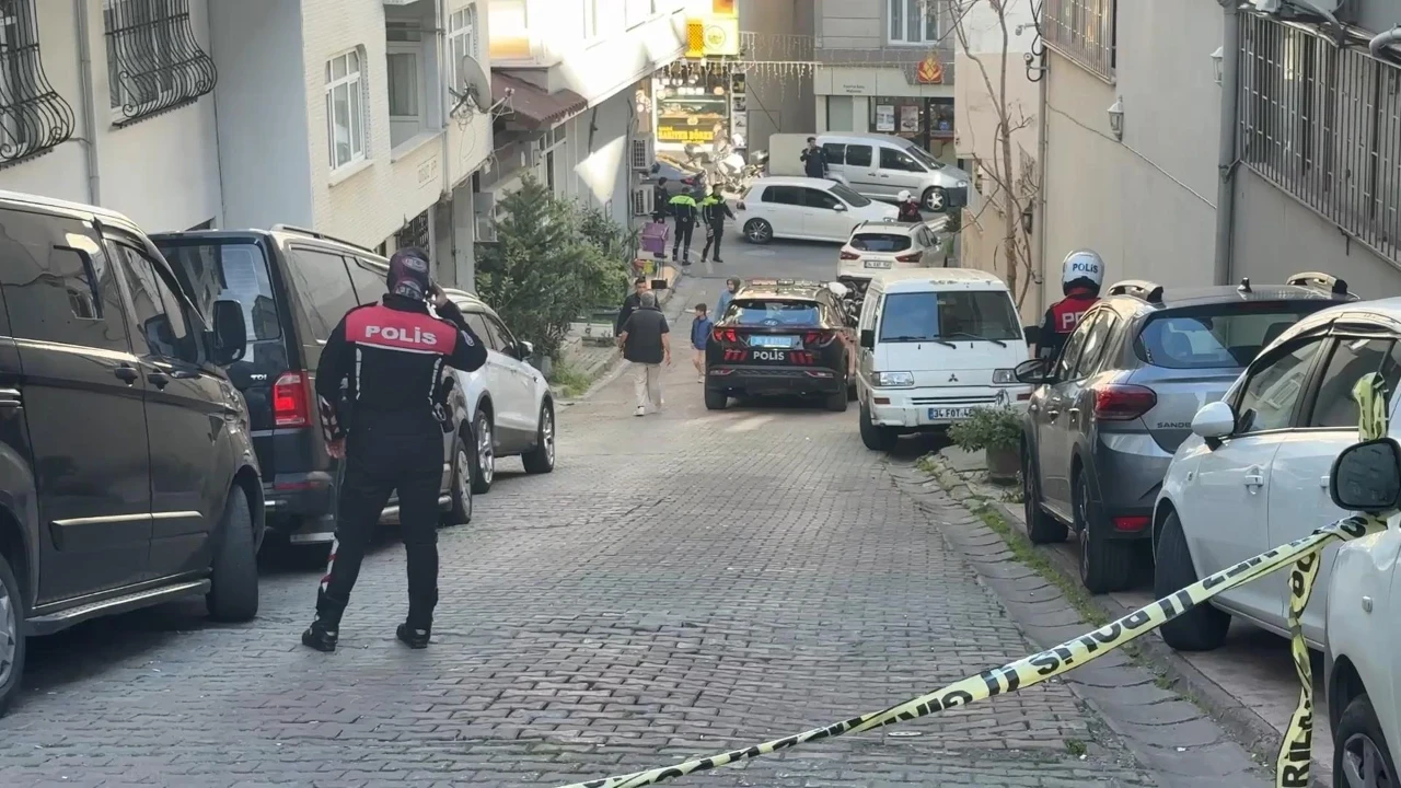 Darbedilen Okul Polisi Ates Acti Yanlislikla Berberi Vurdu Lyva